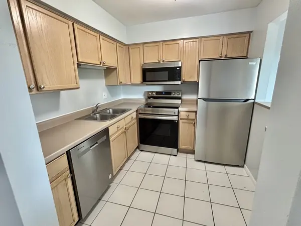 985 S Court Of Shorewood CT #2B, Vernon Hills, IL 60061