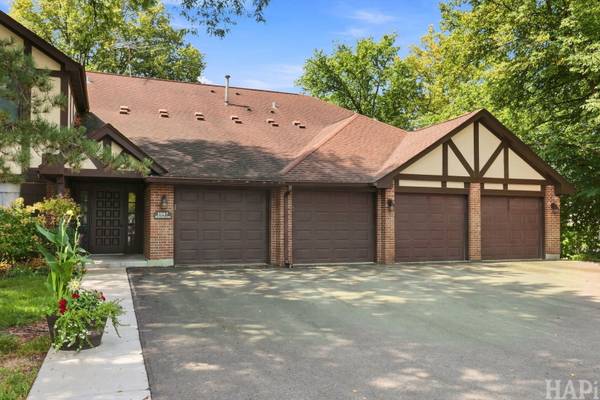 1082 Creekside CT #2B, Wheeling, IL 60090