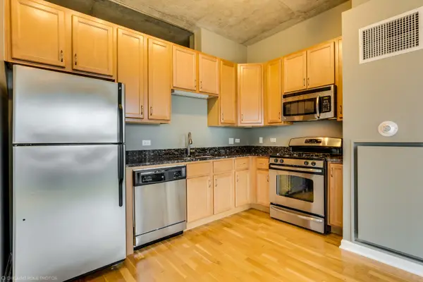 1122 W Catalpa AVE #402, Chicago, IL 60640