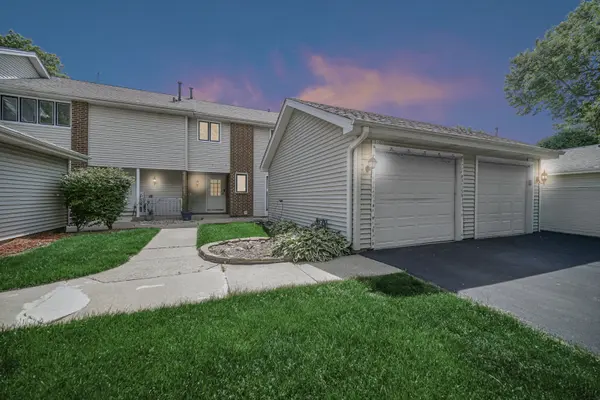 5S027 Pebble Beach CT, Naperville, IL 60563