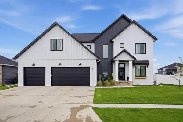 2651 Golden LN S, Fargo, ND 58104