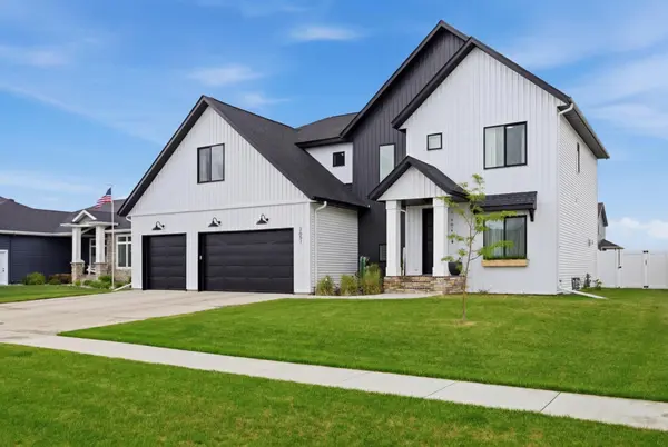 2651 Golden LN S, Fargo, ND 58104