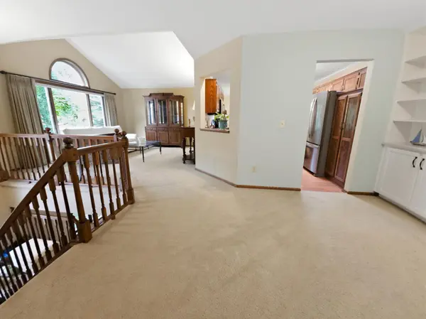 2552 Manitou LN, White Bear Lake, MN 55110