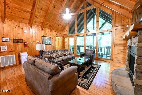 909 Ridgefield Drive, Sevierville, TN 37876