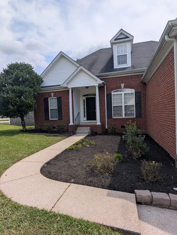 2102 Loudenslager Dr, Thompsons Station, TN 37179