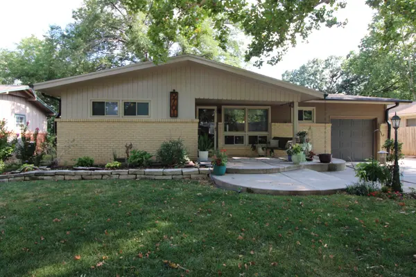 9701 W Kenny Ln, Wichita, KS 67212