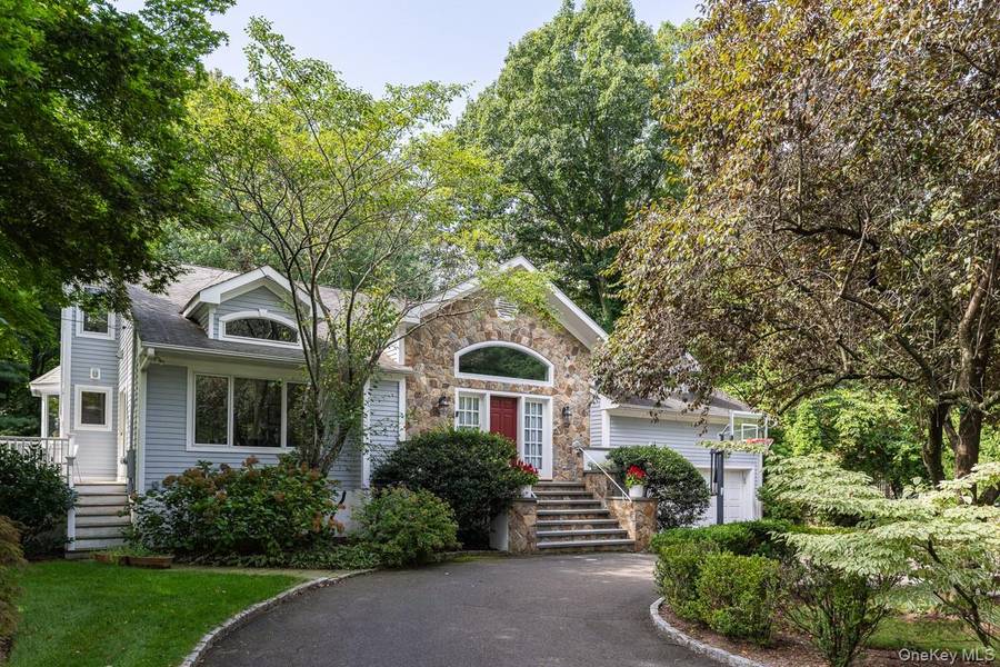1 Deepwoods LN, Old Greenwich, CT 06870