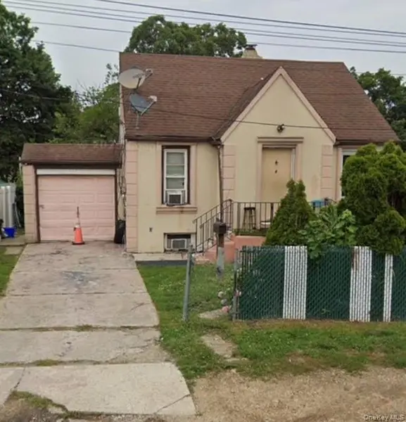 4 Andrews AVE, Roosevelt, NY 11575