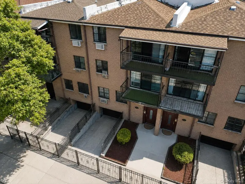 86-20 57th RD, Elmhurst, NY 11373