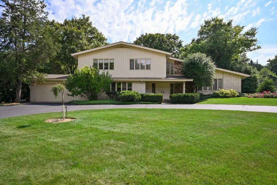 15 Croydon LN, Oak Brook, IL 60523