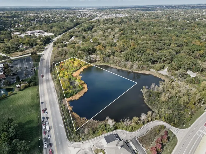 20951 N Rand RD, Kildeer, IL 60047