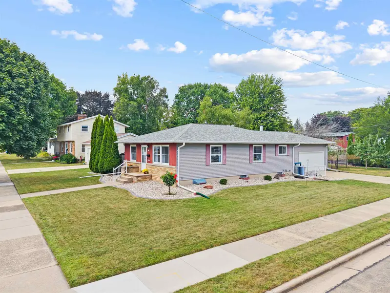 1324 BISMARCK AVE, Oshkosh, WI 54902-5680