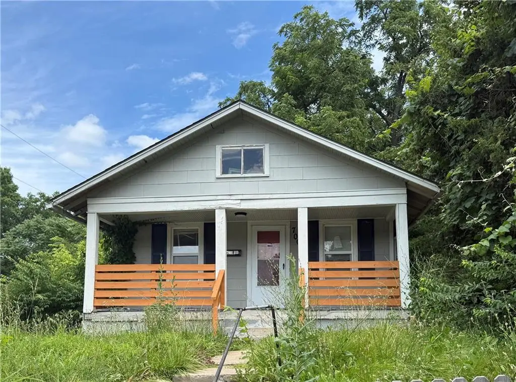 7001 S Benton AVE, Kansas City, MO 64132