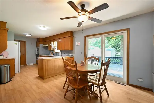 503 SW Maple LN, Oak Grove, MO 64075