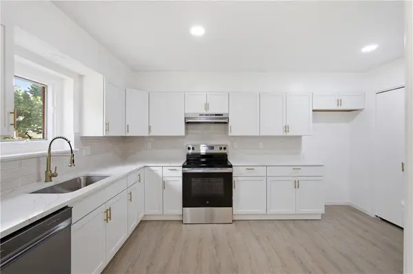 14906 W 89th ST, Lenexa, KS 66215