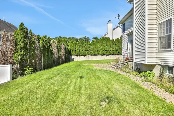 2719 Colonial DR, New Windsor, NY 12553