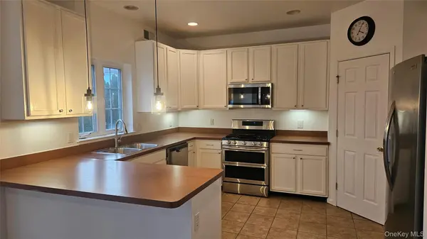 2719 Colonial DR, New Windsor, NY 12553
