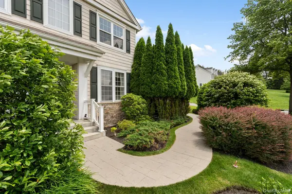 1 Pinehurst CIR, Monroe, NY 10950