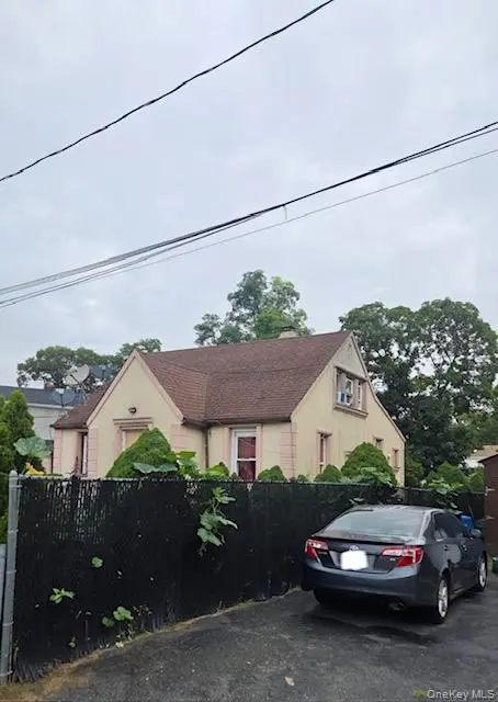 4 Andrews AVE, Roosevelt, NY 11575