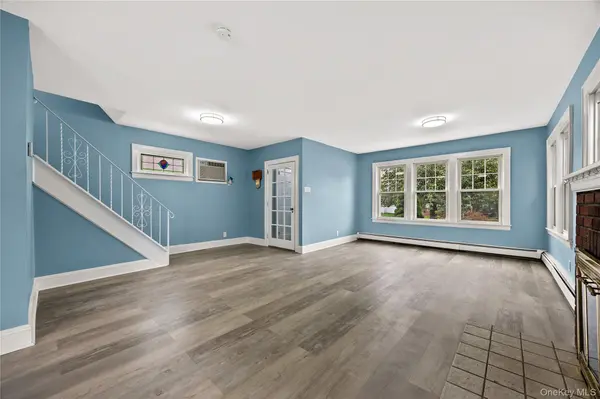 425 Marcellus RD, Mineola, NY 11501