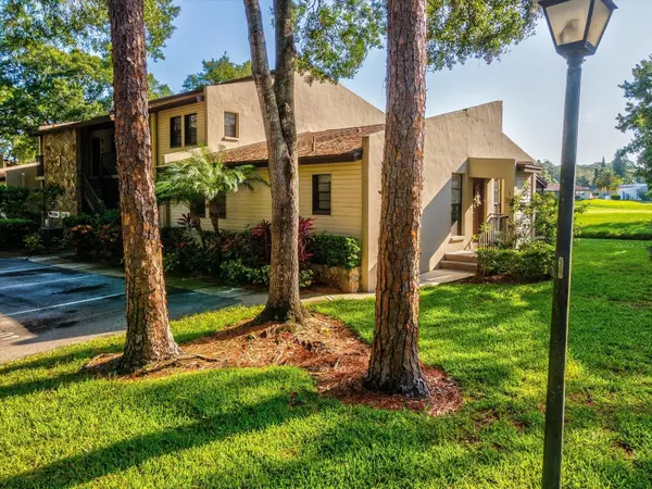 1000 TARPON WOODS BLVD #301, Palm Harbor, FL 34685