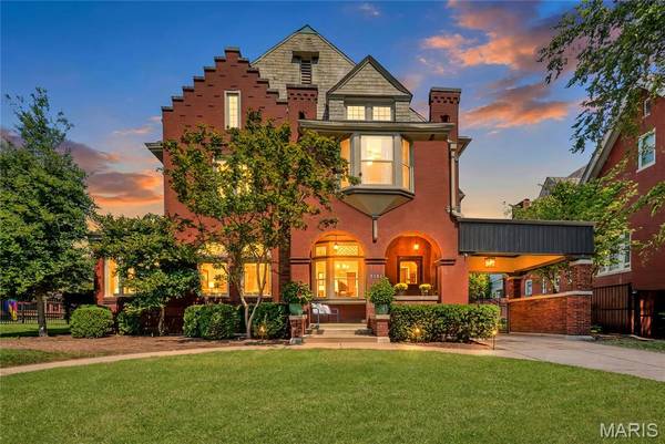 3131 Russell BLVD, St Louis, MO 63104
