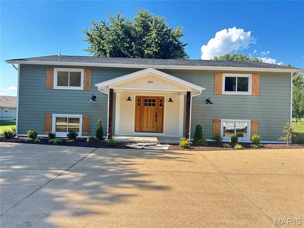 200 Park Charles BLVD, St Peters, MO 63376