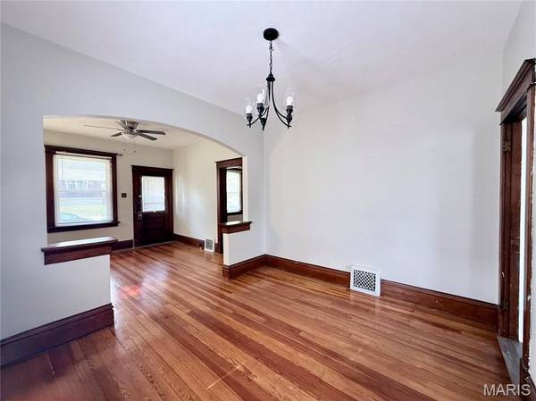 4640 Ray AVE, St Louis, MO 63116