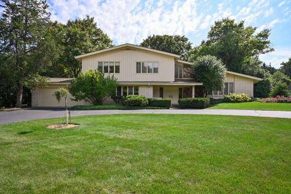 15 Croydon LN, Oak Brook, IL 60523