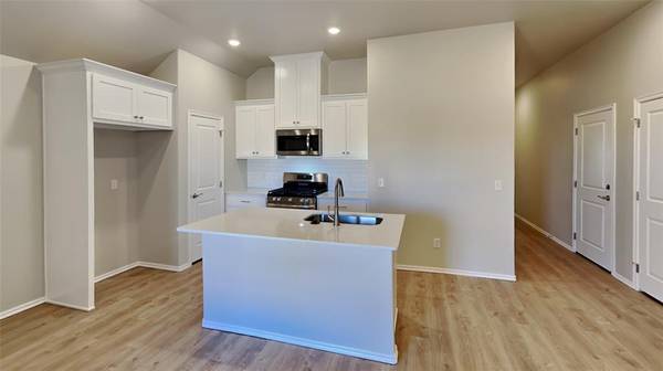 9113 NW 127th TER, Yukon, OK 73099