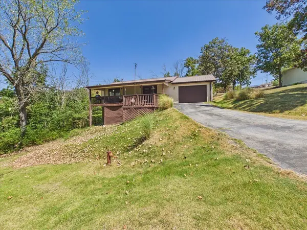 21420 Edge Water LN, Hermitage, MO 65668