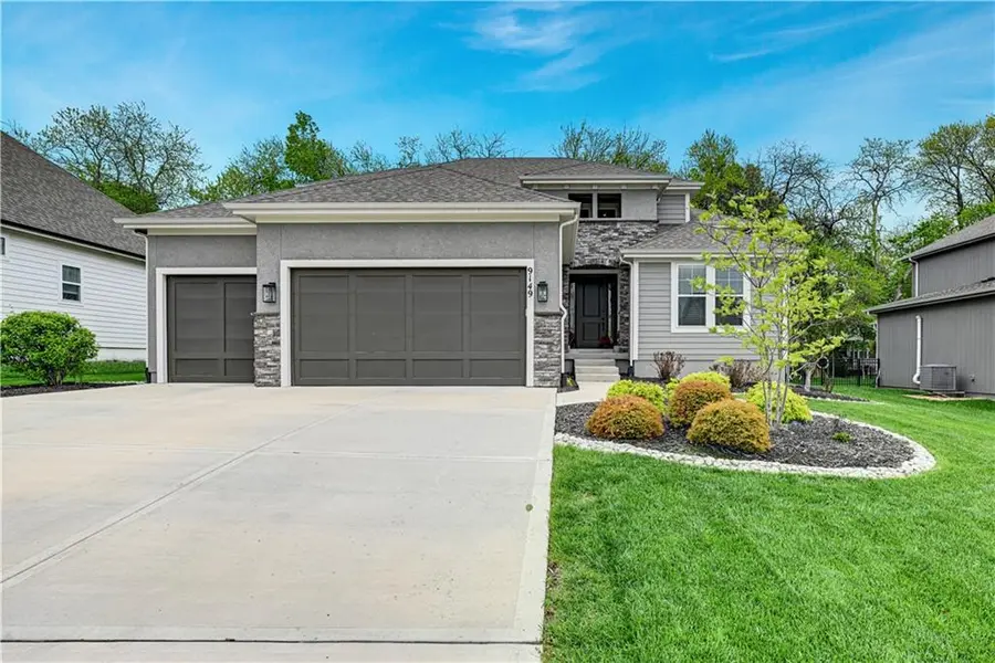 9149 Green RD, Lenexa, KS 66227
