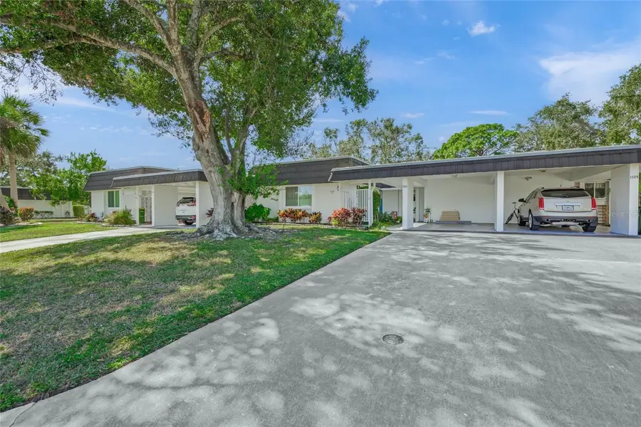 1325 GLEN OAKS DR E #133, Sarasota, FL 34232