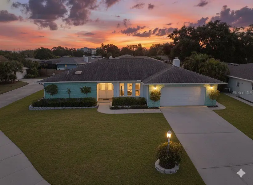2042 COUNTRY MEADOWS PL, Sarasota, FL 34235