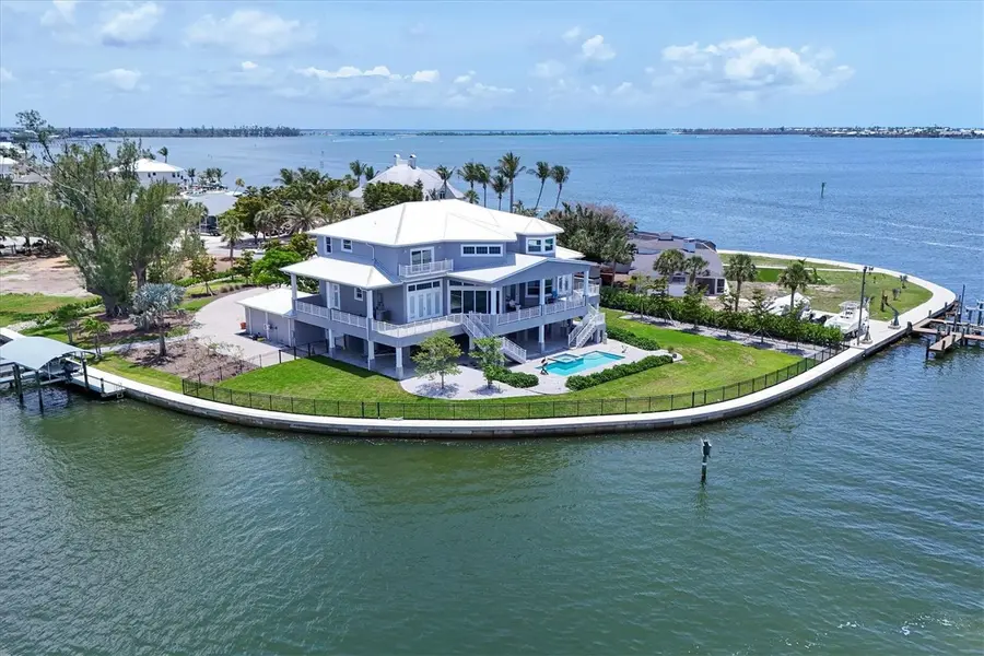 565 GREEN DOLPHIN DR S, Placida, FL 33946
