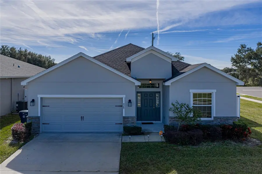929 MONTGOMERY LN, Polk City, FL 33868