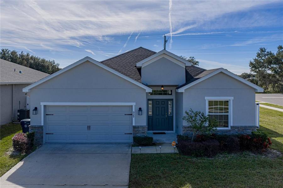 929 MONTGOMERY LN, Polk City, FL 33868