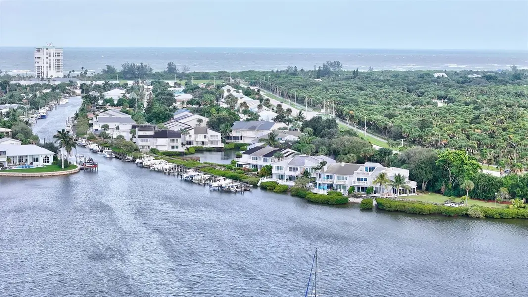 2486 HARBOUR COVE DR, Hutchinson Island, FL 34949