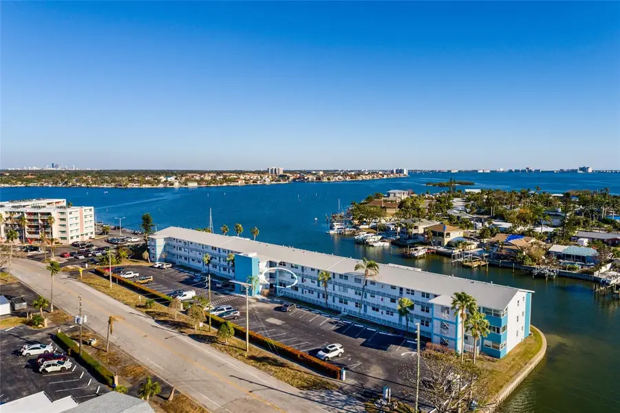 1893 SHORE DR S #209, South Pasadena, FL 33707