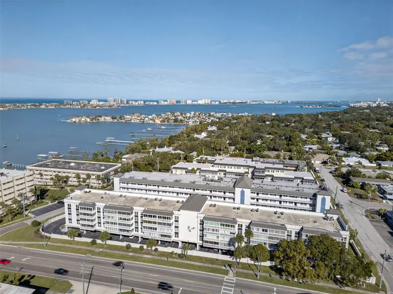 131 BLUFF VIEW DR #403, Belleair Bluffs, FL 33770