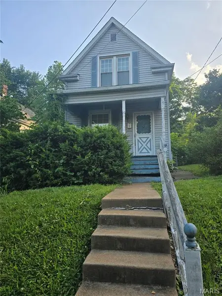 7134 Drury LN, St Louis, MO 63143