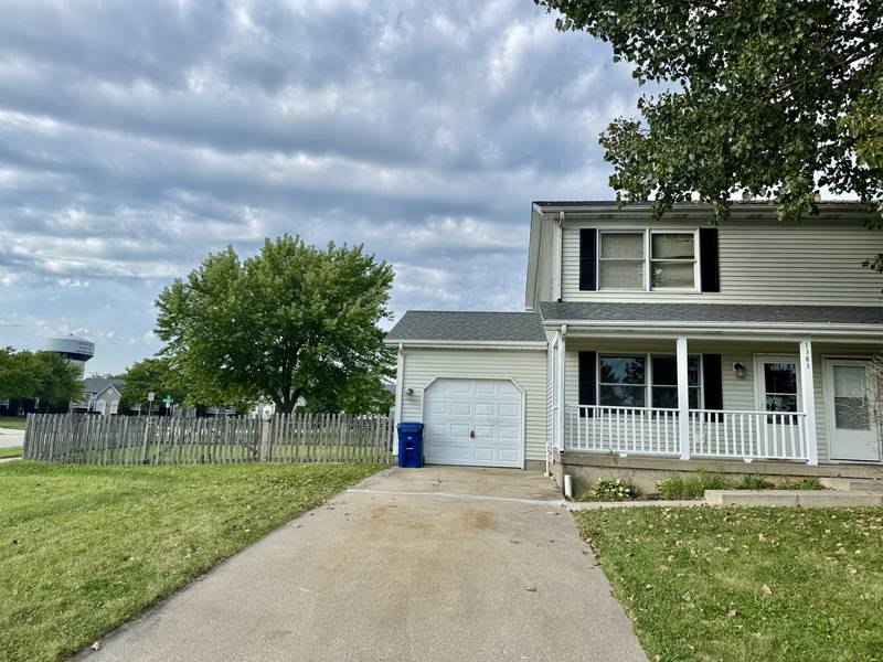 1383 Moluf ST, Dekalb, IL 60115