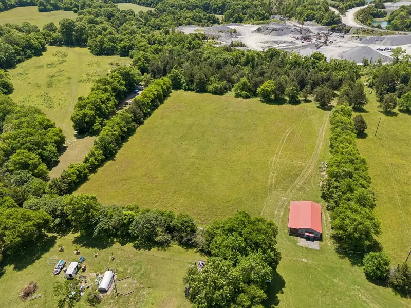 27 Clark Mill Rd, Fayetteville, TN 37334
