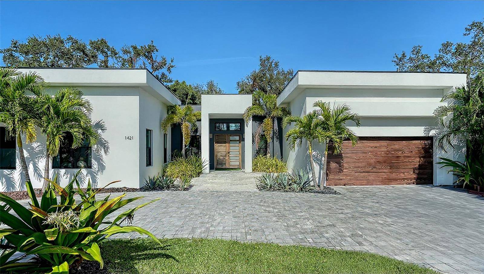 1421 N LAKE SHORE DR, Sarasota, FL 34231