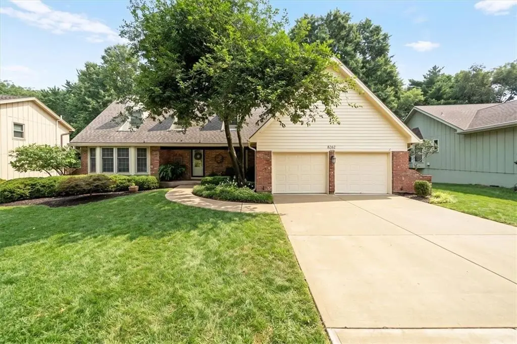 8262 W 117th ST, Overland Park, KS 66210