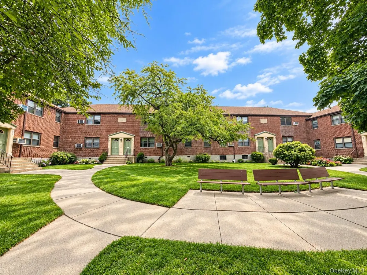 57-48 246th CRES #C8, Little Neck, NY 11362