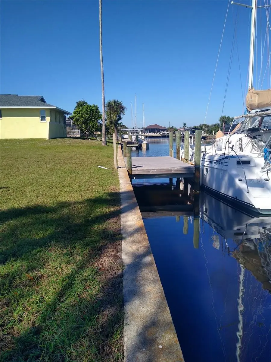 116 COLONIAL ST SE, Port Charlotte, FL 33952