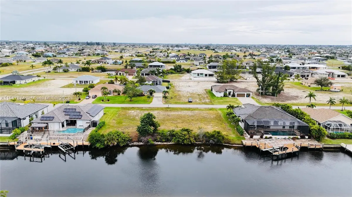 718 NW 38TH PL, Cape Coral, FL 33993