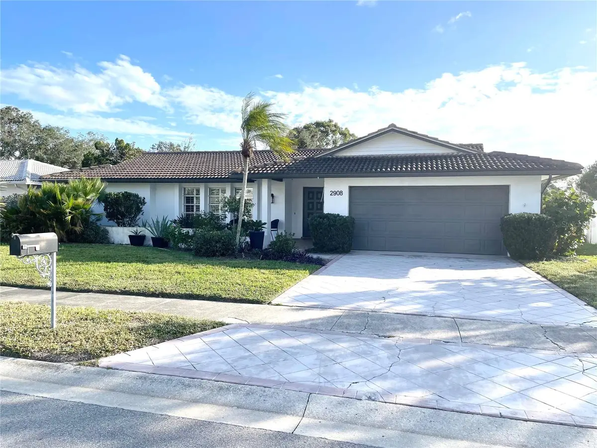 2908 CAPTIVA DR, Sarasota, FL 34231