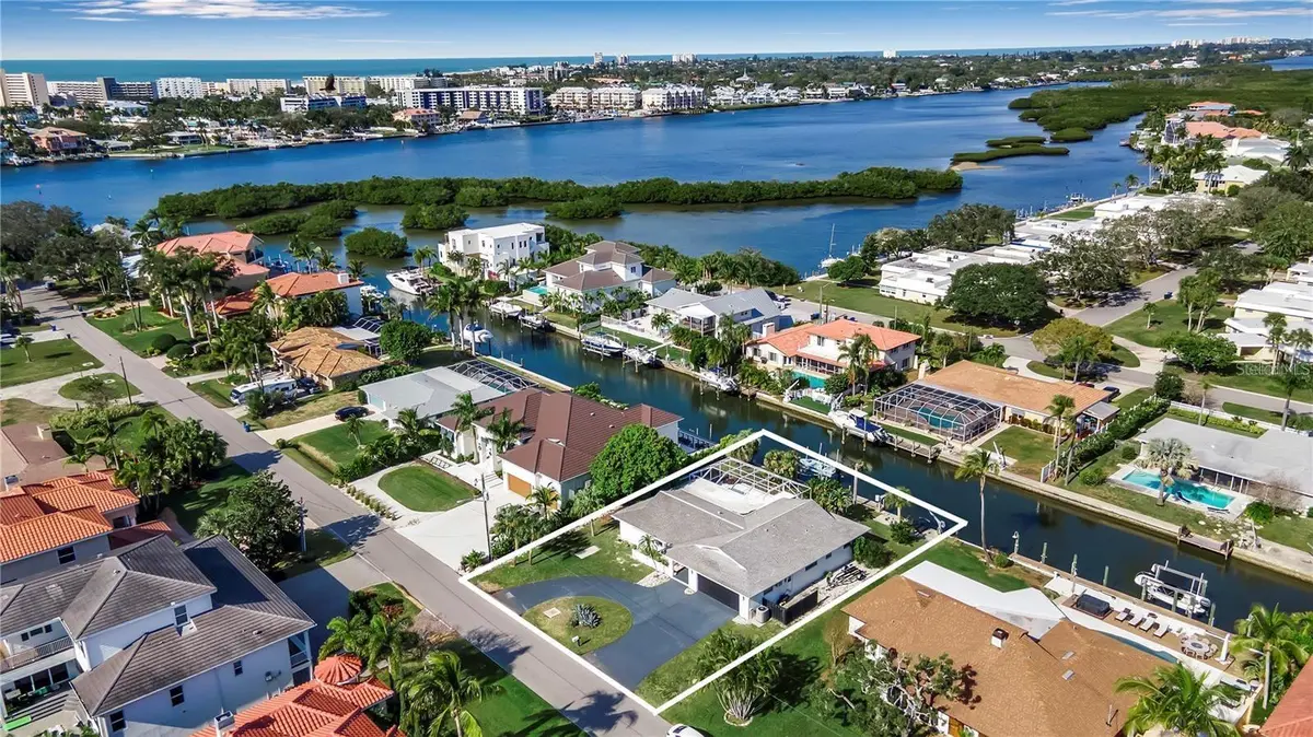 1649 STANFORD LN, Sarasota, FL 34231